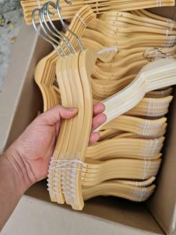 Móc Aó Nhựa Vàng Treo Quần Áo Giá Sỉ