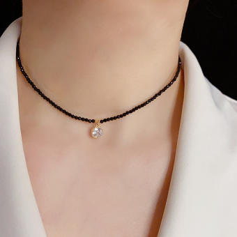 Vòng cổ nữ, dây chuyền Choker cườm đen mặt đá zircon cao cấp AV5709