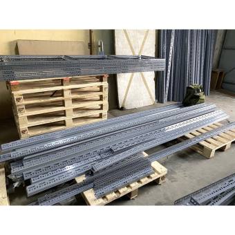 Thanh sắt v lắp kệ sắt v lỗ đa năng: Dài 1m2, lắp kệ trồng rau, trồng cây