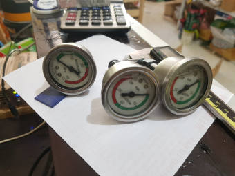 Đồng hồ hiển thị áp lực máy rửa xe mini gia đình