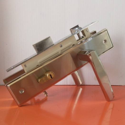 KHÓA TAY GẠT VIỆT TIỆP 04928 - KHÓA CỬA CHÍNH