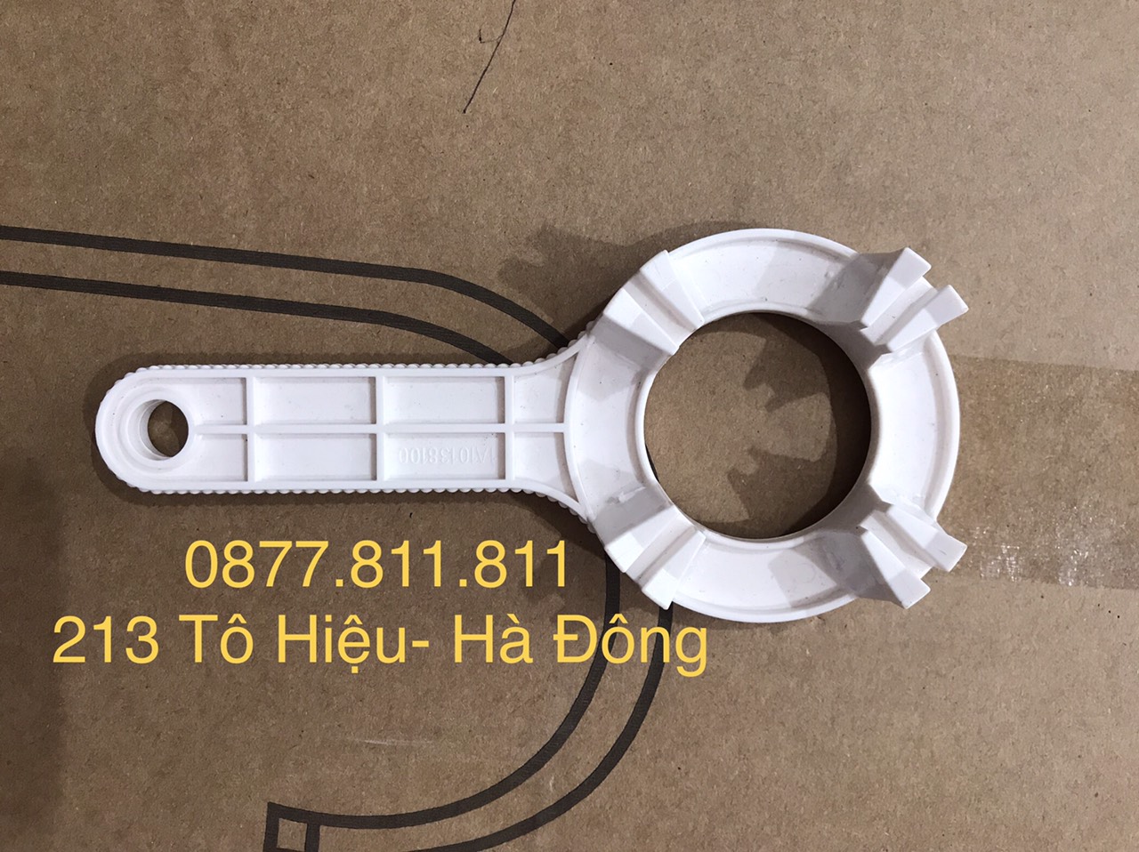 Tay gông mở cốc lọc đời mới Karofi