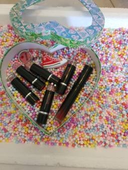 SET QUÀ TẶNG KHỦNG DÀNH TẶNG BẠN GÁI VÀO DỊP ĐẶC BIỆT ĐÂY