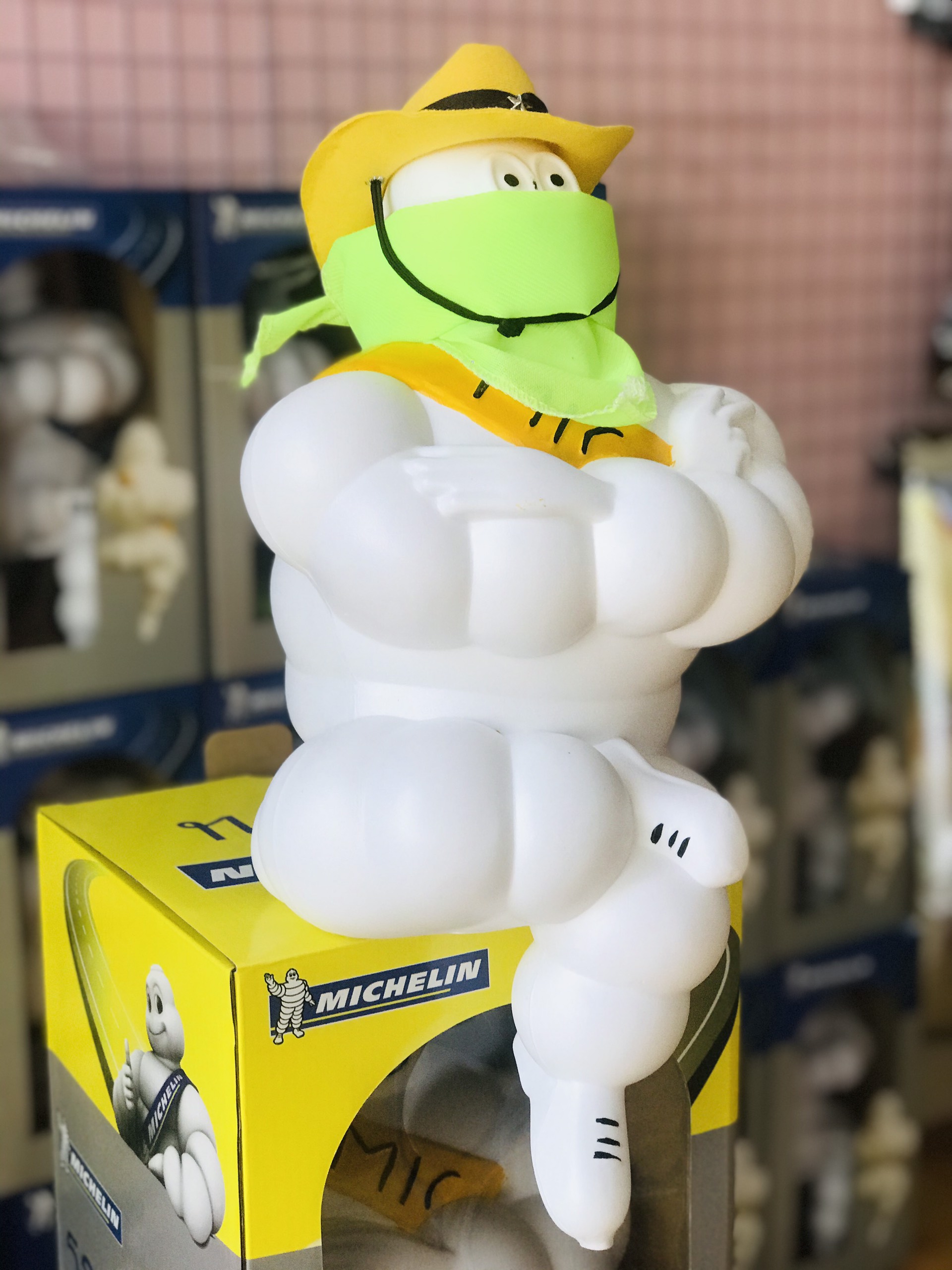 [XE TẢI ] MICHELIN - Đèn Búp Bê michelin gắn xe tải - Biểu Tượng May Mắn Cho Các Bác Tài