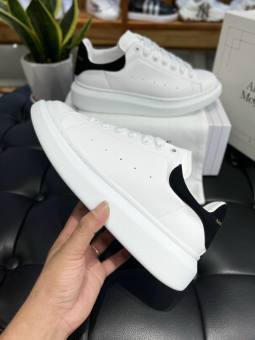 Giày MC Queen Unisex gót nhung đen dây lụa chất liệu da mền đi êm đủ size nam nữ full bil + full box