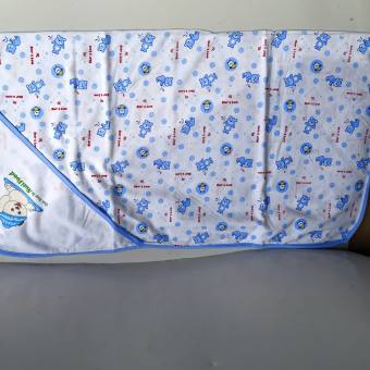 Khăn choàng ủ ấm, tắm cho bé - quà từ nutifood