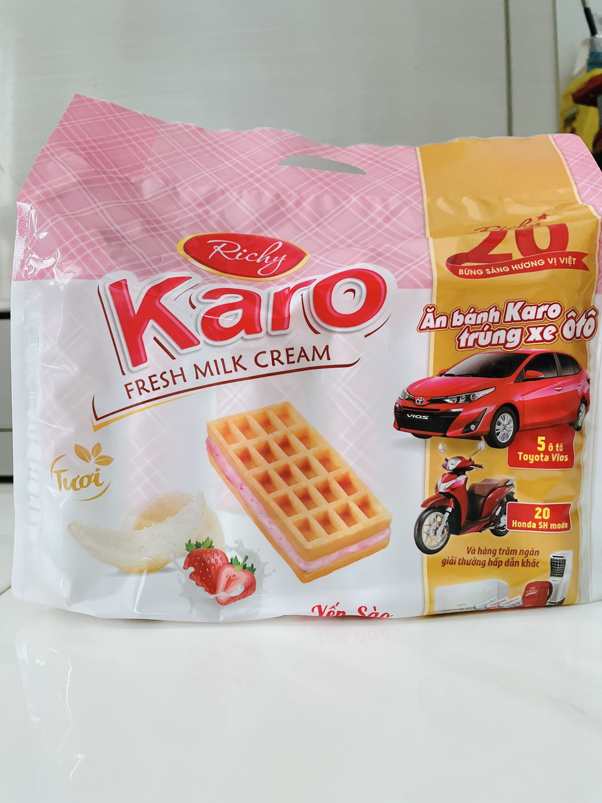 BÁNH TƯƠI KARO YẾN SÀO VỊ DÂU TÂY (180g - gói 6 cái)