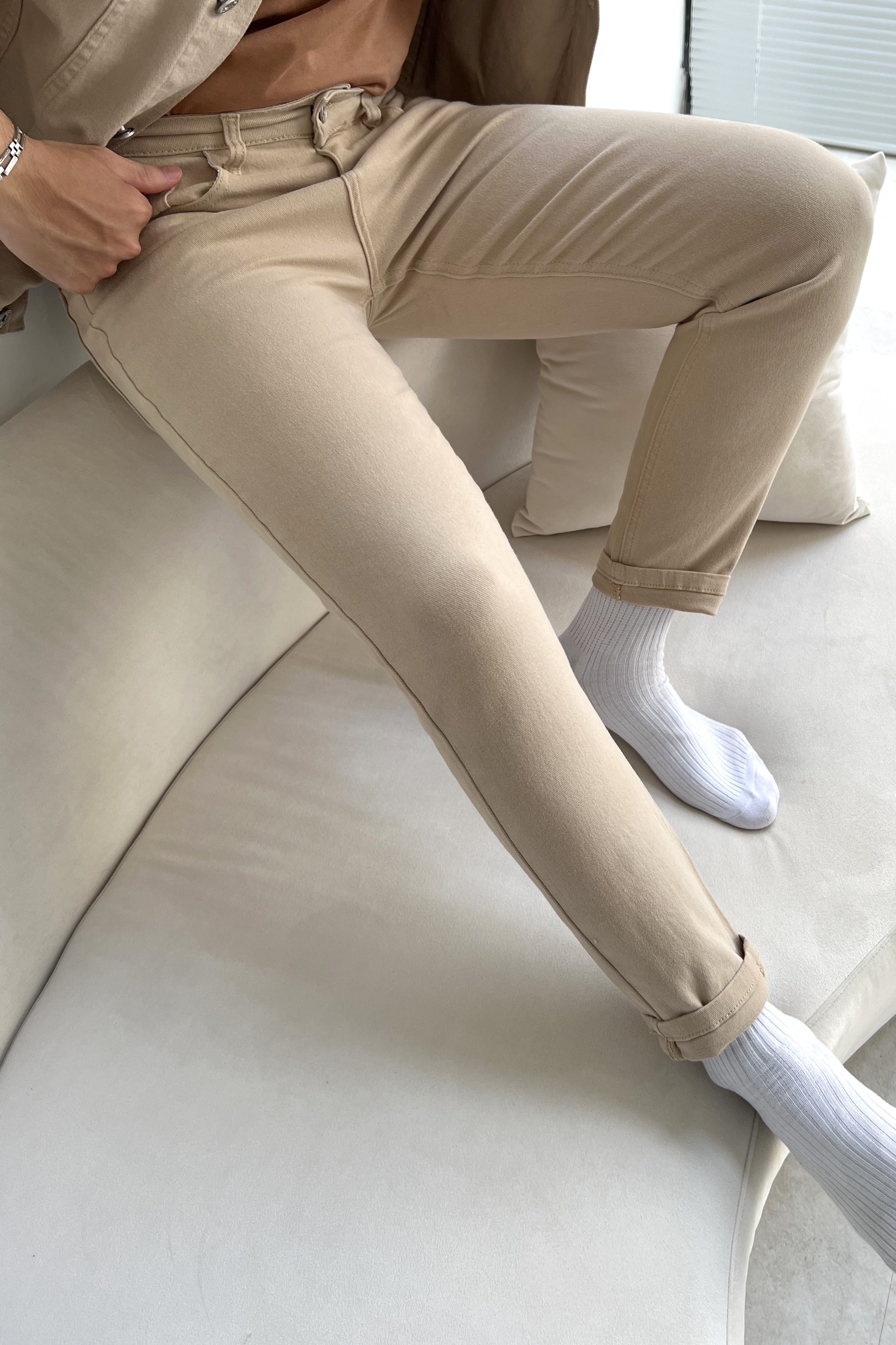 Quần Jean Americus Gosani Phom Skinny Màu Be Trơn