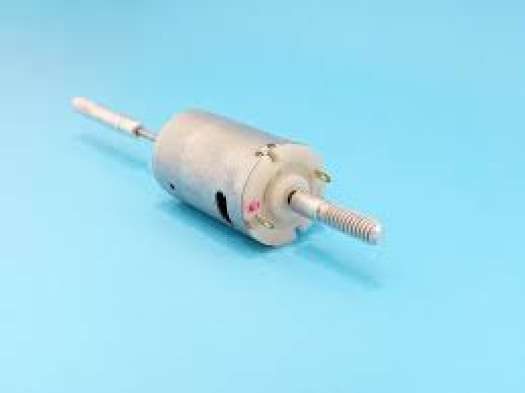 mô tơ quạt 12v sử dụng nguồn điện 12v,có thể sd ắc quy hoặc adaptor 12v và tấm pin năng lượng