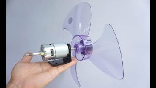 mô tơ quạt 12v sử dụng nguồn điện 12v,có thể sd ắc quy hoặc adaptor 12v và tấm pin năng lượng