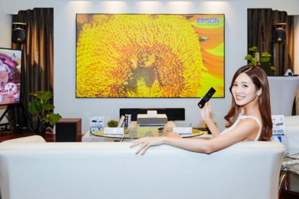 Local Warranty] Epson EB-800F Laser 